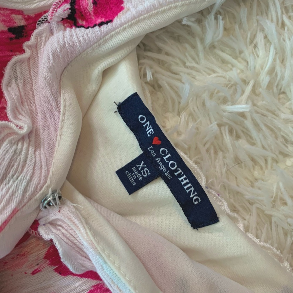 Pink and Cream Floral Romper by One Clothing - Picture 4 of 8